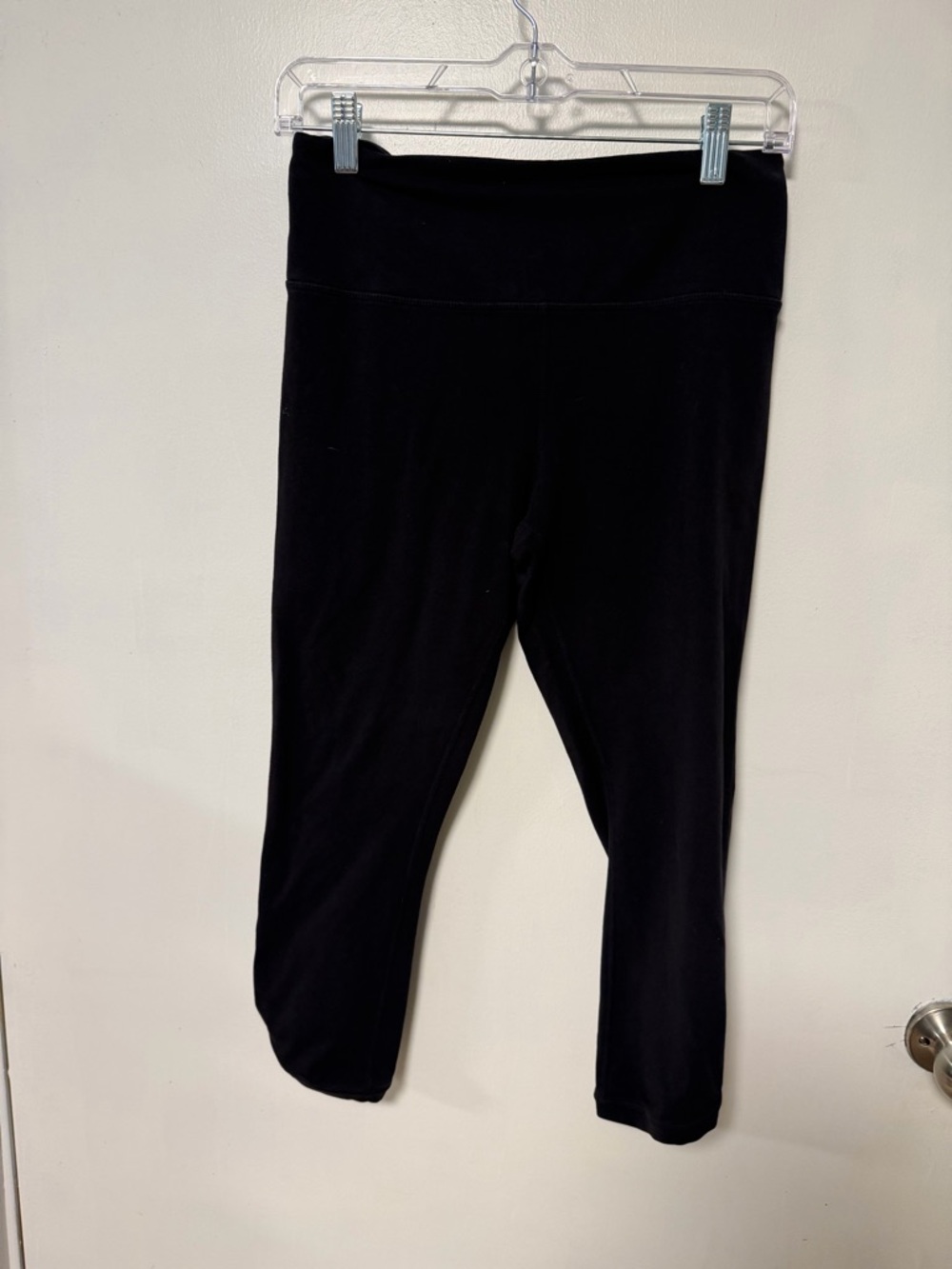 Athleta Black Activewear Capri Leggings with inner pocket and drawstring waist